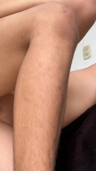 ManuelaAlvarez: Vendiendo Cuadros Me Encuentro Con Una Cachonda Latina Que Me...