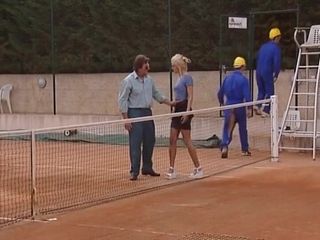Porno kino: Stunning German Blonde Fucking on a Tennis Court with a...