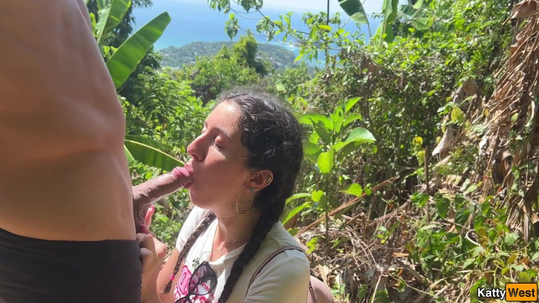 Katty West: Diambil seorang awek di dalam hutan dan menjemputnya untuk berkongkek...