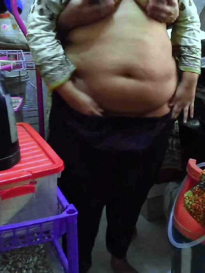 Aria Mia: Desi bbw casalinga indiana cazzo in cucina &amp; vicino vieni e...