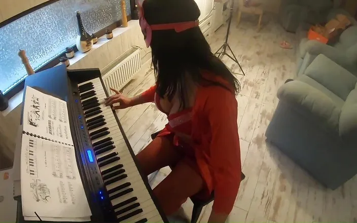 MilfyCalla: Hot Step-mom Feeding Her Ass and Pussy with Piano Teacher