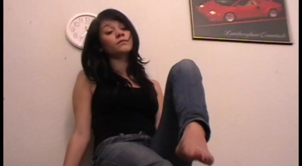 Foot Girls: Dirty feet licking
