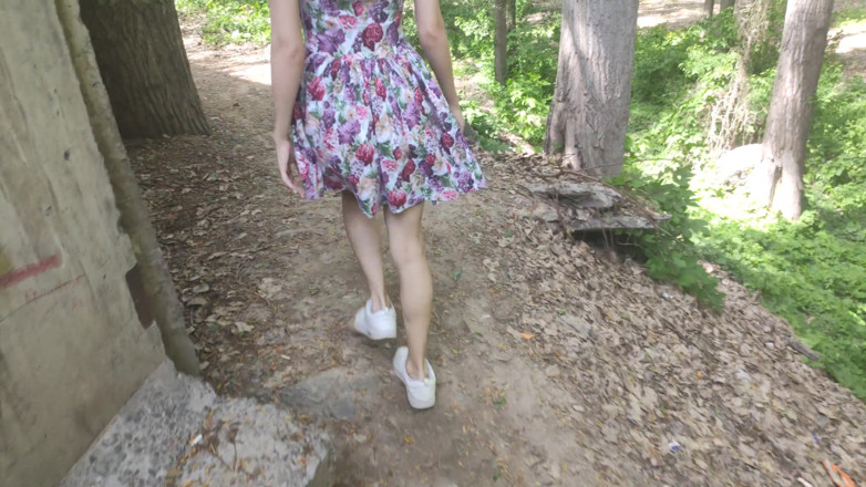 AnGelya G: Lifted Her Skirt at Outdoors and Sucked Park