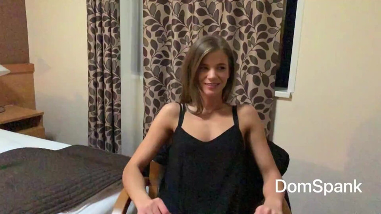 RealDomSpank: Маленька чеська дівчина Сара приходить зустрітися зі мною на прослуховування, і ми займаємося дуже пристрасним сексом