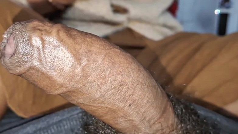 Busty Banuu: 邻居的嫂子吮吸鸡巴