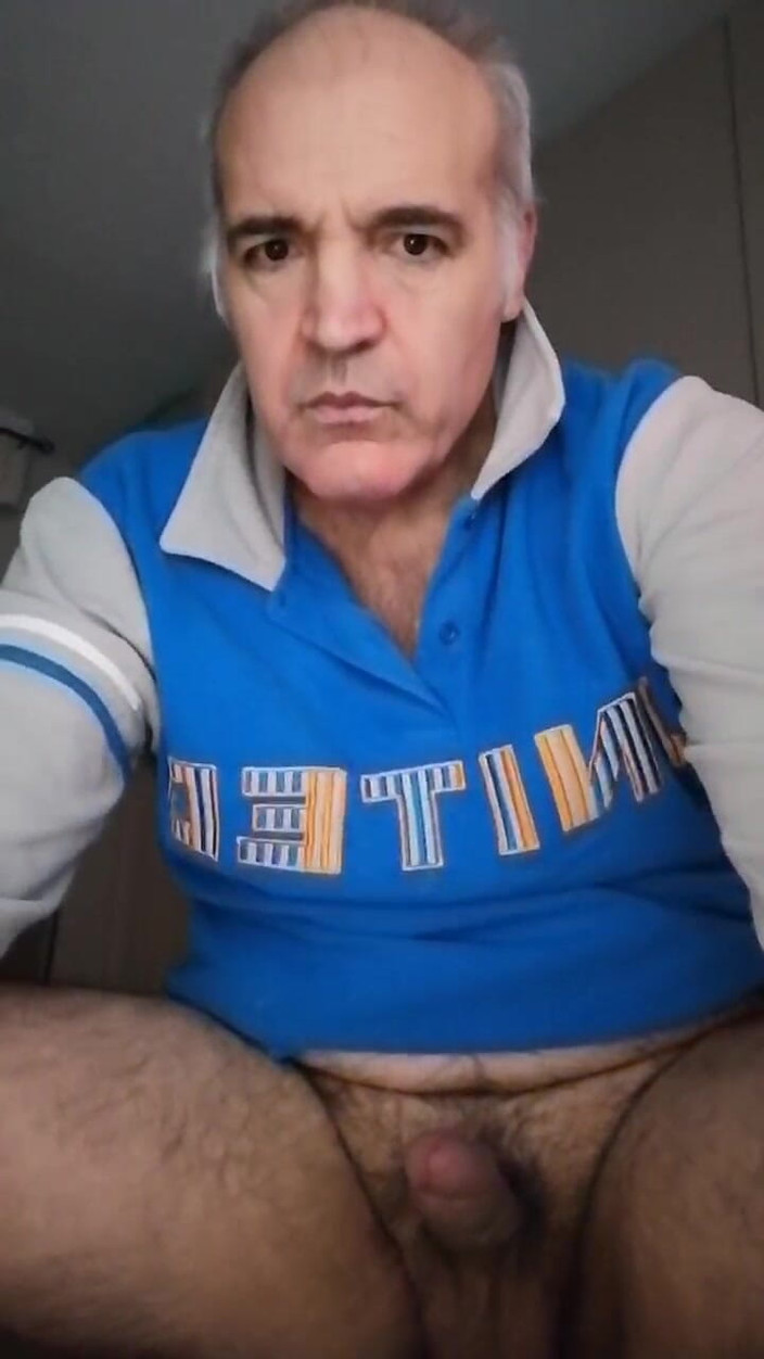 Setesesso7: Dlouhá masturbace s močí do prázdné lahve!