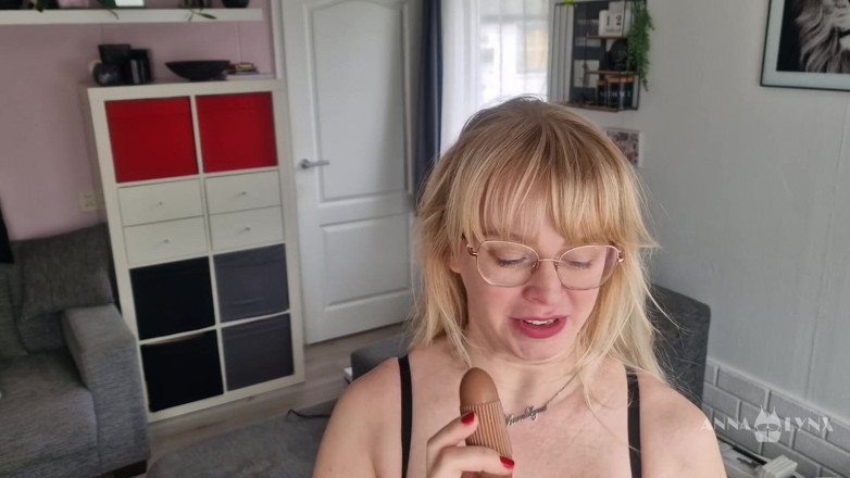 Anna Lynx: Tentando sybian pela primeira vez - Desafios de sela