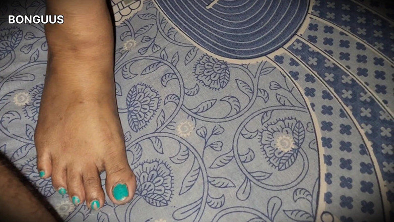 Riya Bonguus: Indiana tia compartilhando cama quando o marido não está em...