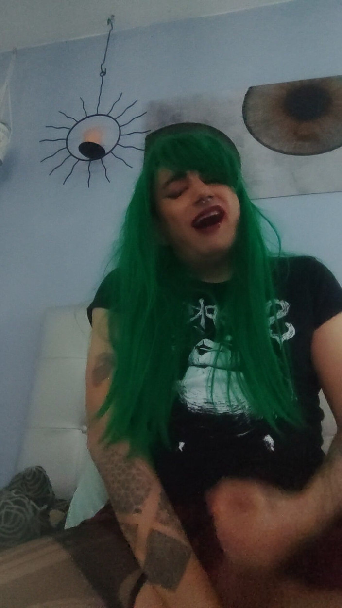 Alicia Moonkalation: Німецький панк-транссексуал дає сольний оргазм