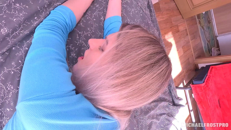 MichaelFrostPro: Nadržená cizí dívka si vytáhla ptáka poslíčka do kundičky