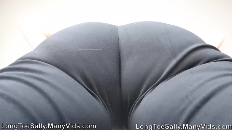 Long Toe Sally Big Buns: Tidak dapat menahan rasa