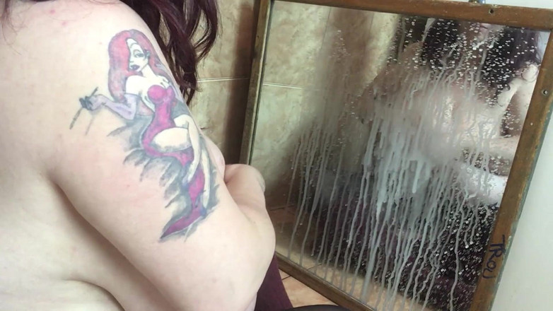 Roxanne Miller: Lustro na ścianie! Hej! Mleka