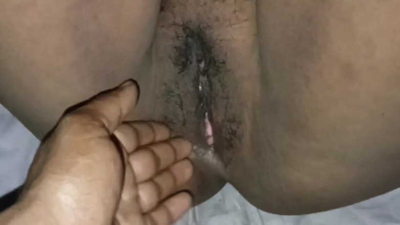 Bhabhi UP: Primera vez en la mano de un amigo