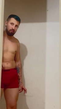 Perverser nachbar sah mich im fitnessstudio, ging zu meinem haus und fickte mich unter der dusche