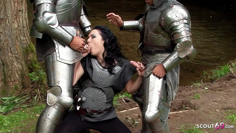 Full porn collection: Remaja kurus Petra dikongkek dalam pantat oleh Knights dengan batang...