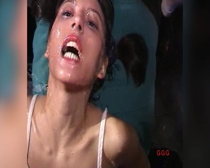Deutschland Porno X: Ggg John Thompson brunetka dziwka dostaje jej twarz zalana w...