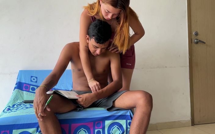 LILY_PUP: Haciendo Tareas Con Mi Culona Hermanastra Y Me Da Un...