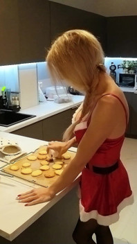 Skinny German Glasses Girl Vivi Vallentine Get Amateur POV Fuck at Christmas