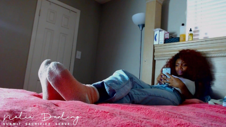 Kneel to Nolia: Fuzzy sock ignore