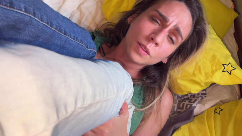 Michael Frost Pro: 胖继母用她生的阴部吵醒继子，求着操她