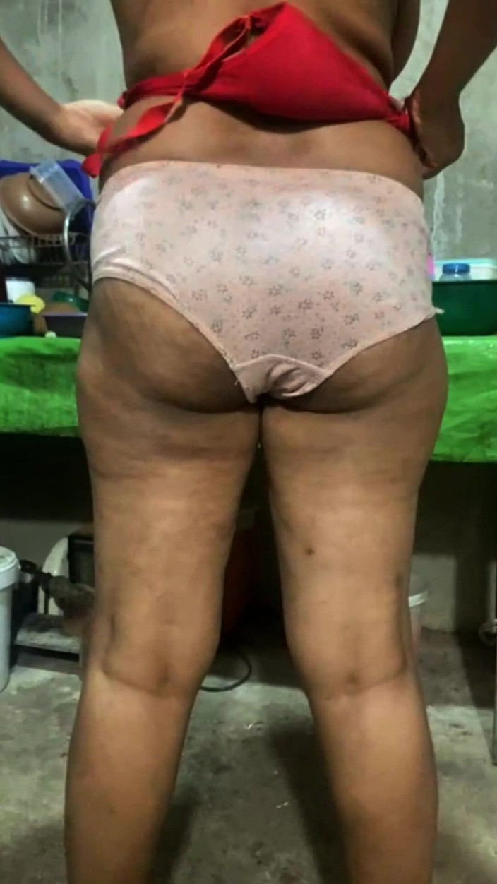 Tiyana: 핫와이프 노출