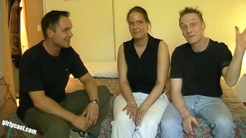 Girlycast: Kerstin casting on the bed