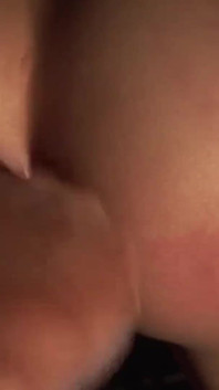 สาวผมน้ำตาล submissive เอาควยใหญ่ยัดรูตูด