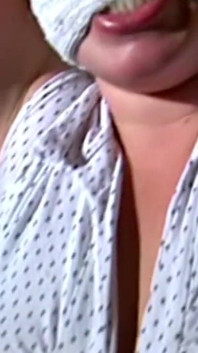 Lola ani nie siedzi, ani nie stoi