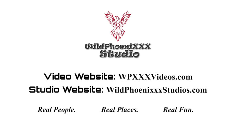 Wild Phoenixxx Studios: İri göğüslü Elana Bunnz yatakta mastürbasyon yaparken pirsingli meme uçlarında...