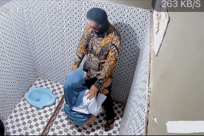 Jamsen: Викладачі та студенти в громадських туалетах