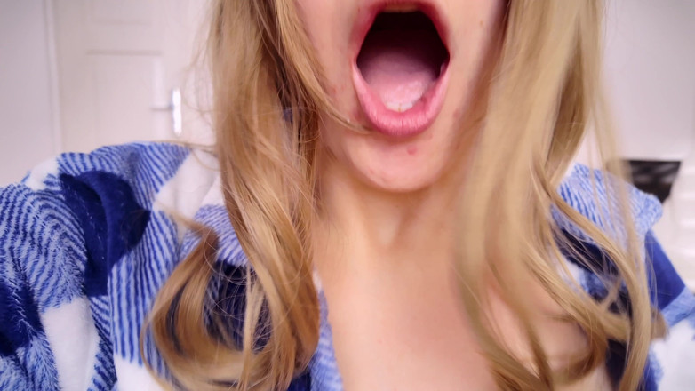 Mrs Wetslavs: Baculatá MILFka Jezdí na robertku. Velká poskakující prsa.