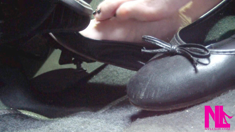 Nyllady: Revving in Black Flats on Barefoot
