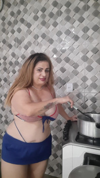 Fazendo Uma Sopa De Pau.