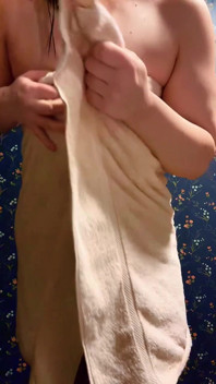 Sexy Slutty MILF Drops Towel