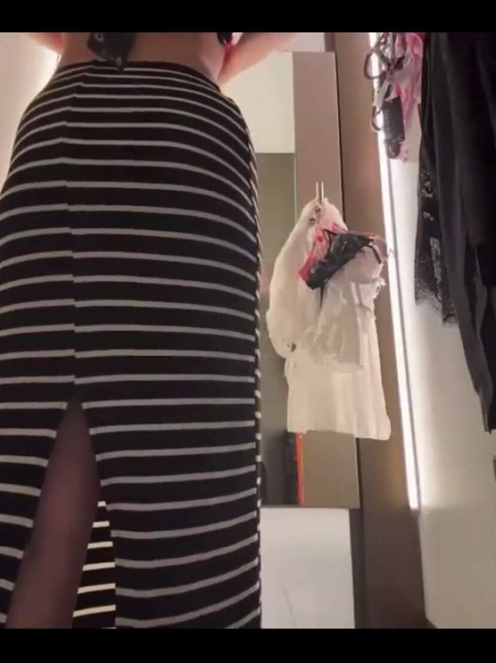 JuiceLussie: Crazy Show in Locker Room with Hot Girl Amateur
