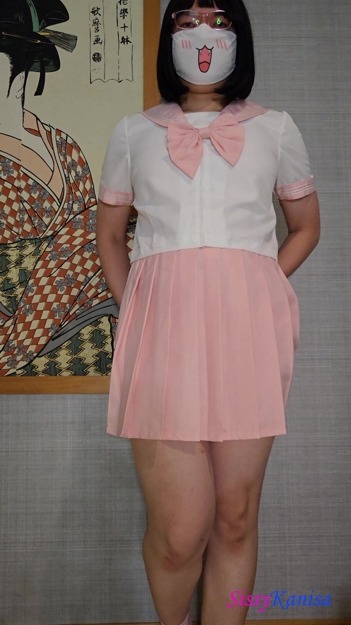 SissyKanisa: 娘娘腔 Kanisa 的试衣间：脱下粉色 Seifuku（日本学生制服））