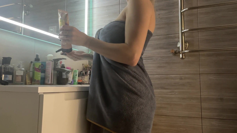 Vik1one: 虽然没人看到，我在浴室里乱搞