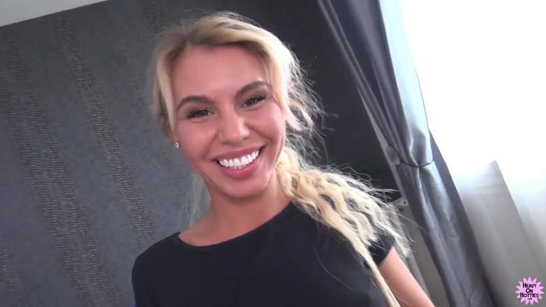 Heavy on Hotties: Si blonde kurus Ballerina dimusnahkan oleh awek gemuk yang cantik