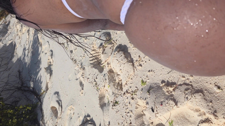 Brunnete Sofi: Het kan me niet schelen dat we op het strand...