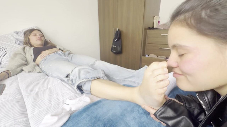 scarlettandc: Domination with Feet