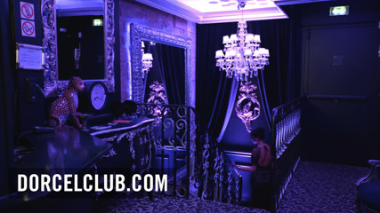Dorcel Club: Anna Polina, sodomizada en un club swinger por extraños