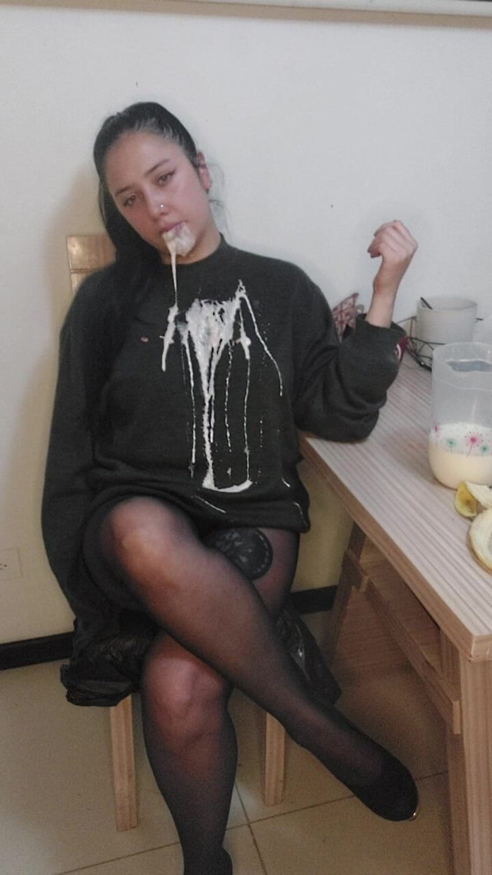 Golden domme: Perutku dicrot sperma hangat setelah dientot habis-habisan