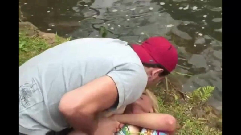 She-Male X: Anální štíhlá žena v Brazílii - (BEZ KONDOMu)