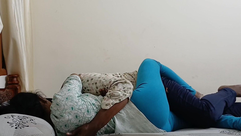 Desisexqueen: Primera vez de sexo secreto con vecino indio