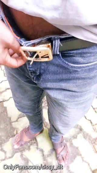 Mały penis na zewnątrz sika kompilacja