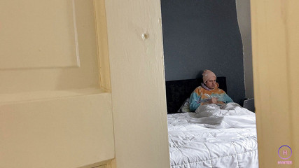 Hvnter: POV: jsi můj spolubydlící a sleduješ, jak si honím