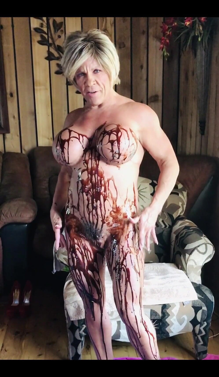 Musclemama4u: Mamuśki pokryte czekoladą lubisz czekoladę? Chcesz polizać?