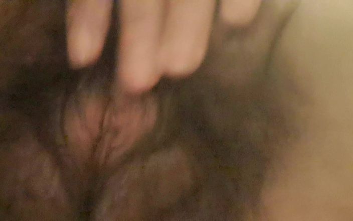 Mommy big hairy pussy: Волосатая вагина зрелой милфы крупным планом
