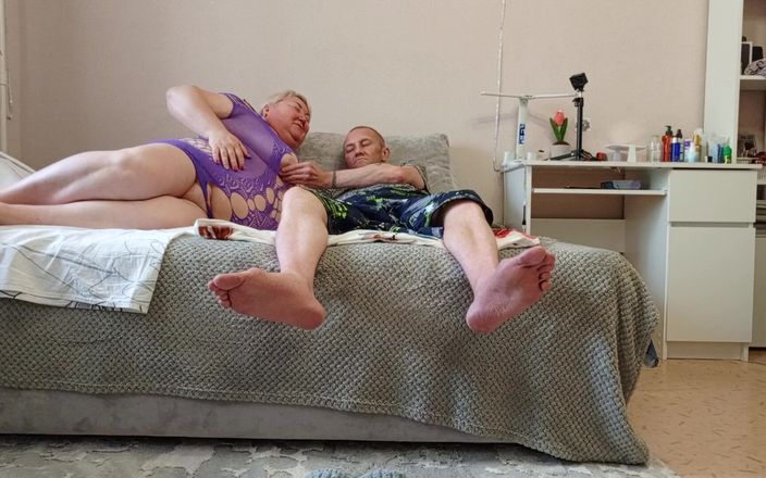 Zona901: Cette petite amie insatiable veut toujours sucer des bites et...