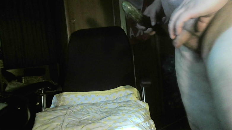 Jerking Perv: Pepino y más en mi culo